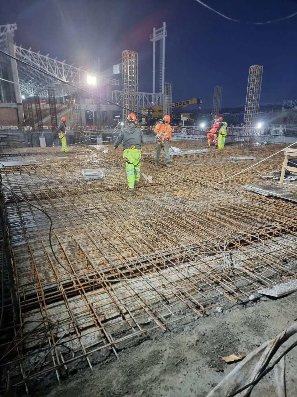Detalle de enfierradura y hormigón en obra